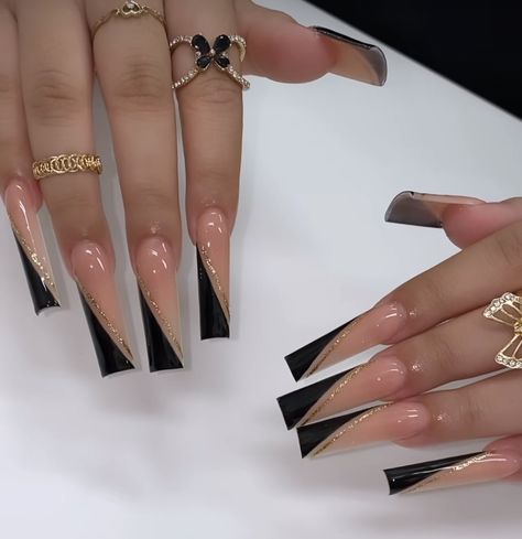 Birthday Nail Inspo Acrylic Medium, Black French Tip Toes With Rhinestones, Gel Nails Ideas Black, Black V Tip Nails, Black V French Tip Nails, Black Long Nails Designs, Medium Black Nails, Black French Tip With Design, Baddie Black Nails