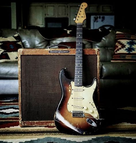 Fender Stratocaster Sunburst, Fender Guitars Stratocaster, Fender Deluxe, Rare Guitars, Fender Strat, Fender Vintage, Fender Electric Guitar, Stratocaster Guitar, Guitar Amps