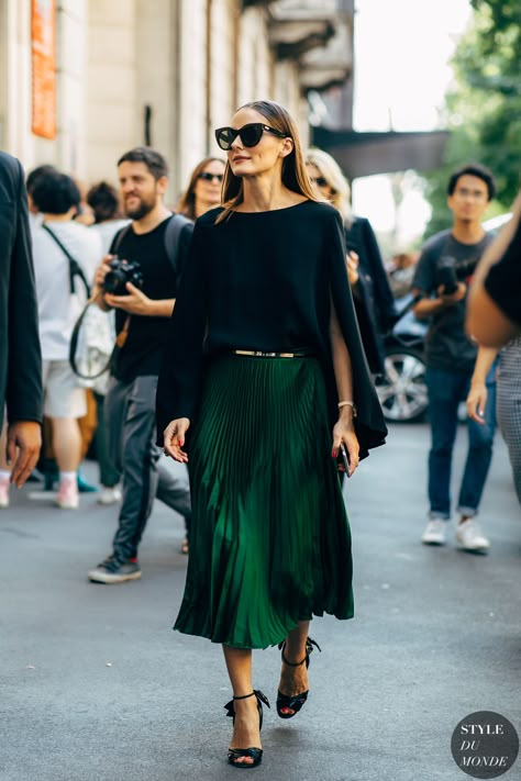 Olivia Palermo by STYLEDUMONDE Street Style Fashion Photography20180921_48A9688 Olivia Palermo Street Style, Street Style Skirt, Estilo Olivia Palermo, Olivia Palermo Style, Outfit Street, Nyc Street Style, Eve Outfit, Streetstyle Fashion, Mode Casual