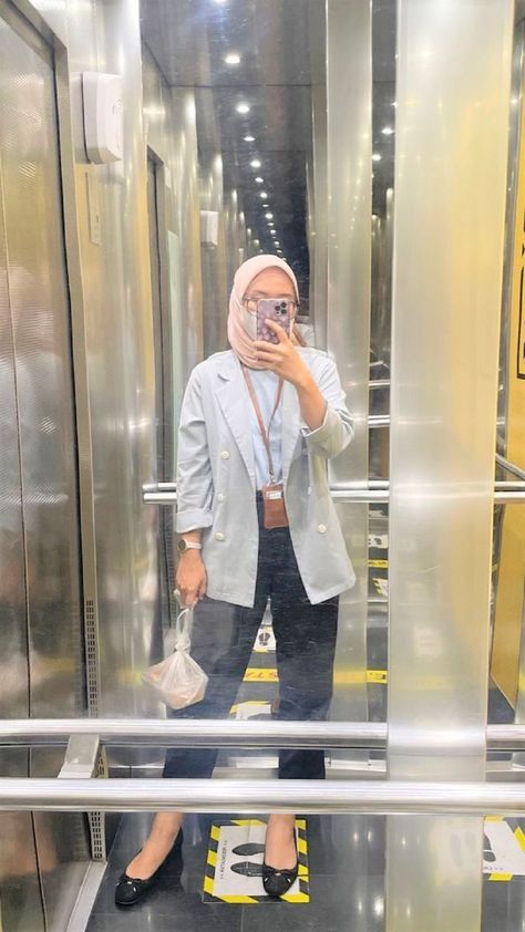 Style Kuliah Hijab, Outfit Kantor, Ootd Blazer, Tunik Modern, Ootd Hijab Style, Ootd Hijab Casual, Outfit Hijab Casual, Career Outfits, Smart Casual Work Outfit