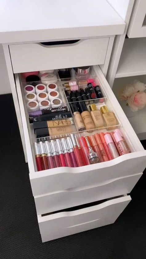 Makeup Bord, Ikea Organisation, Ikea Storage Units, Acrylic Drawer, Rangement Makeup, Ikea Vanity, Makeup Vanities, Ikea Drawers, Room Organization Bedroom