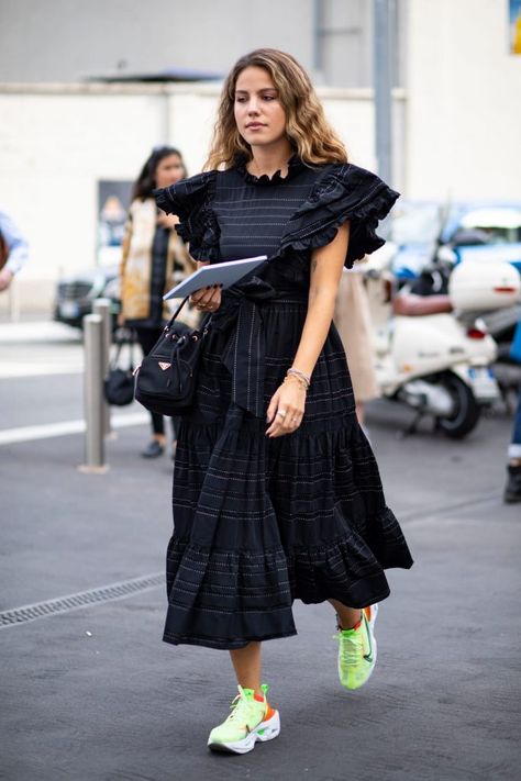 Pregnant Outfit, Milan Fashion Week Spring 2020, Milan Fashion Week Street Style, Mode Hippie, Paris Mode, Looks Street Style, Milan Fashion Weeks, Spring Street Style, Street Style Inspiration