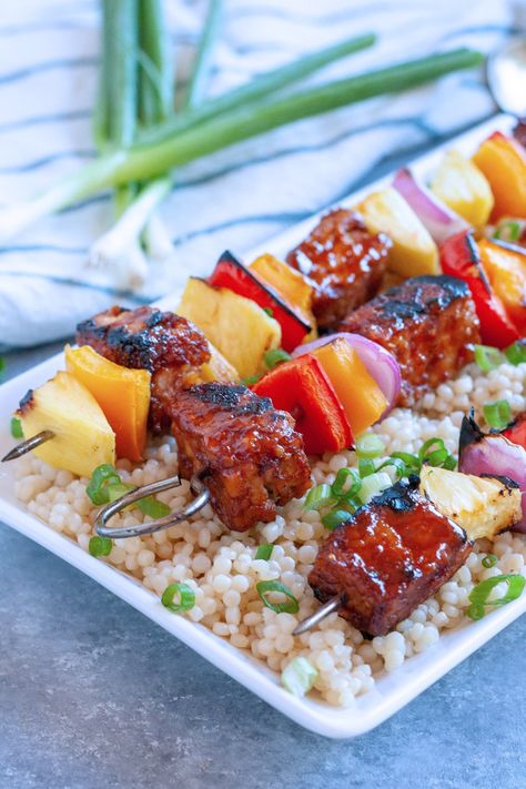 Bbq Tempeh, Vegan Bbq Recipes, Vegan Barbecue, Hawaiian Bbq, Tempeh Recipes, Vegan Grilling, Kabob Recipes, Vegan Bbq, Vegan Main Dishes