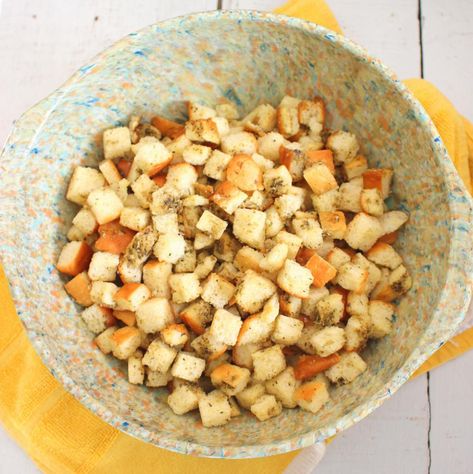 White Castle Stuffing, Roast Whole Pumpkin, Stuffing Homemade, Stuffing For Turkey, Making Stuffing, Make Ahead Stuffing, Stuffing Mix Recipes, Homemade Shelves, Pepperidge Farm Stuffing