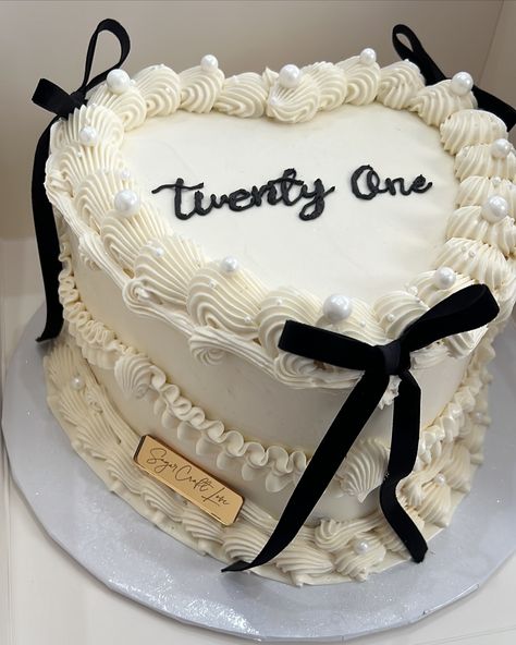 🖤🤍 #twentyone #birthday #birthdaycake #sugarcraftlove #heartcake #vintageheart #Arizona #phoenix #avondale #bows #cake Aries Cake Birthday, 30th Anniversary Party, Cute Cake Ideas, 21st Cake, 21st Anniversary, Bow Cakes, Heart Shaped Cakes, 21st Birthday Cake, Cute Cake