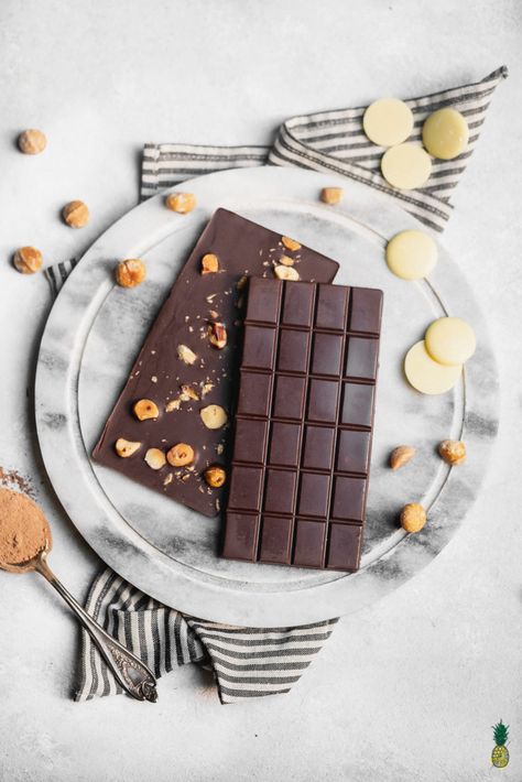 Chocolate Photoshoot, Homemade Vegan Chocolate, Diy Chocolate Bars, Chocolate Photography, Chocolate Aesthetic, Vegan Chocolate Bars, Vegan Chocolate Recipes, Vegan Fudge, Homemade Chocolate Bars