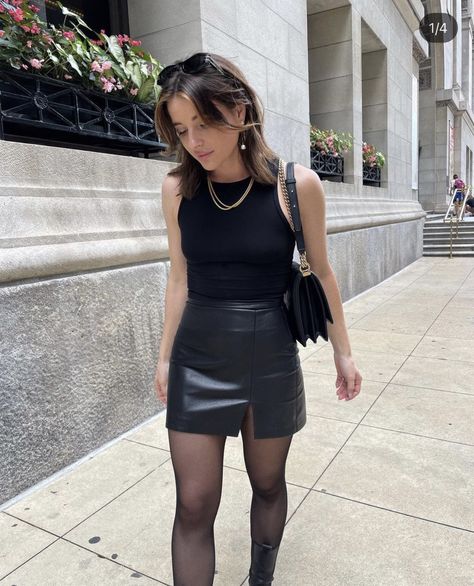 Black Leather Skirt Outfit Summer, Leather Skirt Outfit Black Women, How To Style Leather Skirt, Leather Skirt Outfit Summer, Leather Skirt Outfit Fall, Leather Skirt Summer, Outfits Disco, Leather Skirt Outfit Winter, Skirt Outfit Black Women