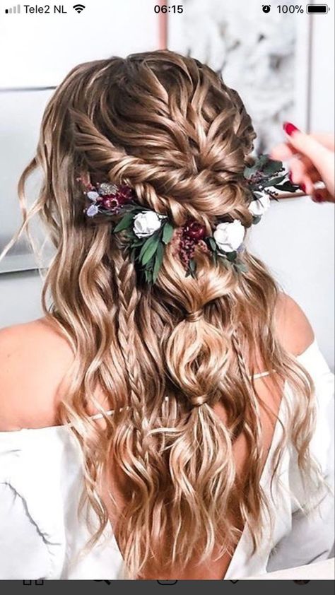 Bride Hairstyles Fall Wedding, Flower Crown Braid Half Up Half Down, Bridal Hair Half Up Viking, Bridal Bohemian Hair, Fall Wedding Bridal Hairstyles, Country Bride Hairstyles, Bridal Hair Fall Wedding, Floral Headdress Wedding, Boho Long Wedding Hair