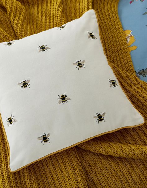 Bee Room Decor, Bee Bedroom, Bee Cushion, Bee Room, Bee Nursery, Bee Bee, Bee Inspired, Bed Cushions, Floral Duvet