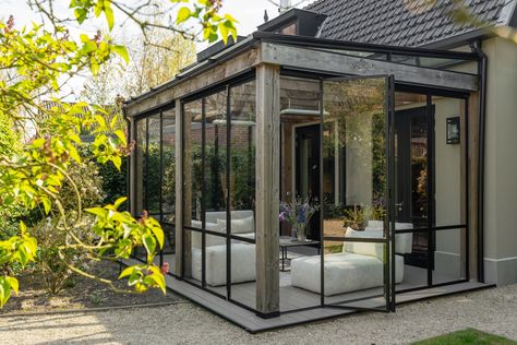 HOOG.design – Exclusive living inspirationSteel folding doors, hinged doors and a glass roof - Conservatory Decor, Conservatory Design, Chic Shack, Townhouse Interior, Enclosed Patio, House Extension Design, Patio Garden Design, Gate House, Glass Roof