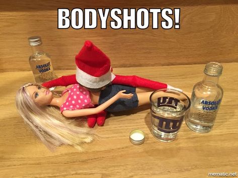 #ElfOnTheShelf #HolidayMagic #ChristmasFun #ElfIdeas #FestiveCreativity #MagicalMoments #ElfMischief #HolidayTraditions #FamilyFun #ChristmasJoy Snoop On A Stoop Ideas, Elf On Shelf Funny, Snoop On A Stoop, Elf Ideas Easy, Bad Elf, Elf Funny, Very Funny Gif, Bored Jar, Barbie Funny