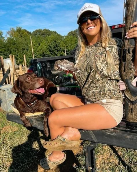 Cami Mantilla, Country Outfits Women, Adorable Baby Animals, Dog Hunting, Archery Girl, Cute Country Couples, Hunting Life, Hunting Girls, Hunting Women