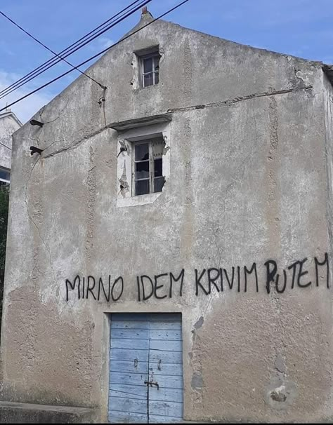 Serbian Walls With Quotes, Balkan Walls Quotes, Grafiti Citati Balkan, Balkan Graffiti, Balkan Walls, Balkan Quotes, Croatian Quotes, Mirror Selfie With Flash, Beautiful Friend Quotes