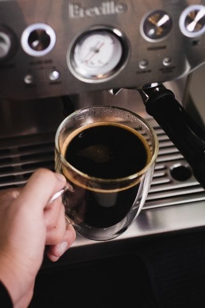 What Is Americano Coffee And How to Make It At Home Americano Recipe, Cappuccino Recipe, Espresso Recipes, Cold Coffee Recipes, Americano Coffee, Iced Matcha Latte, Best Espresso Machine, Espresso Drinks, Best Espresso