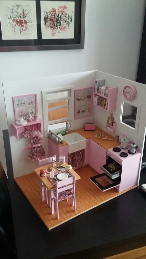 Diy Mini Kitchen, Doll House Ideas, Best Doll House, Doll Kitchen, Doll Furniture Diy, Diy Barbie Furniture, Doll House Plans, Mini Doll House, Doll House Crafts