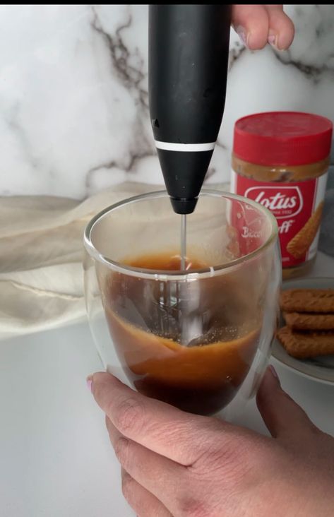 Biscoff Latte with Cookie Butter Cookie Butter Latte Recipe, Biscoff Latte, Cookie Butter Latte, Biscoff Cookie Butter, Honey Cookies, Butter Coffee, Biscoff Cookies, Cookie Butter, Delicious Coffee