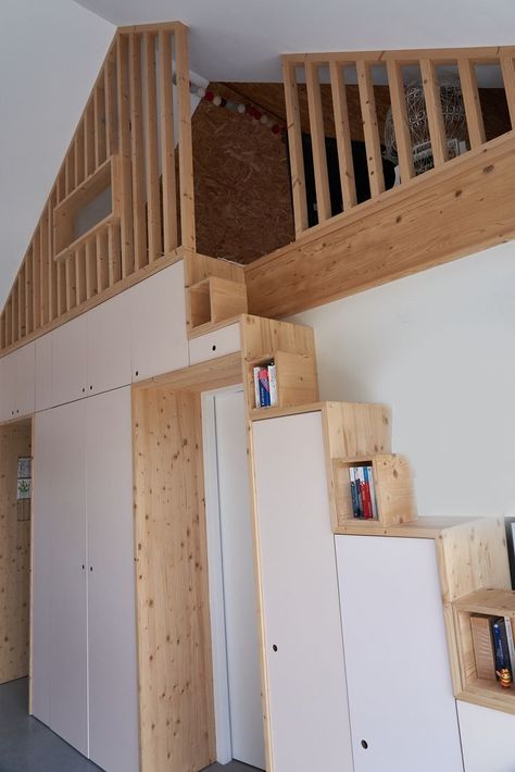 Tiny House Stairs Ideas, Space Saving Staircase, Loft Railing, Tiny Loft, Tiny House Stairs, Loft Stairs, Staircase Ideas, Tiny House Loft, House Loft