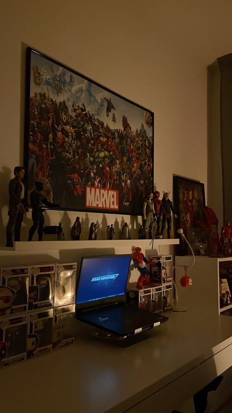 Comic Book Display Ideas, Book Display Ideas, Comic Book Rooms, Mario Bedroom, Spiderman Room Decor, Comic Display, Marvel Bedroom, Comic Book Room, Comic Book Display