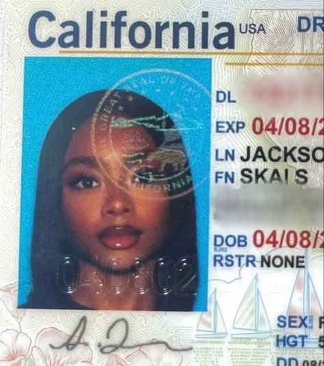 Pretty Id Card Picture, Passport Pictures, Skai Jackson, Passport Online, Passport Photo, Id Photo, Picture Day, Photo Makeup, Cash App