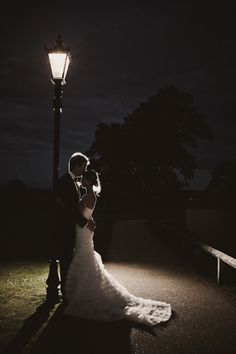 Country Wedding Pictures, Night Wedding Photos, Night Time Wedding, Photo Grid, Night Pictures, Wedding Photography Tips, Wedding Picture Ideas, Wedding Pic, Night Wedding