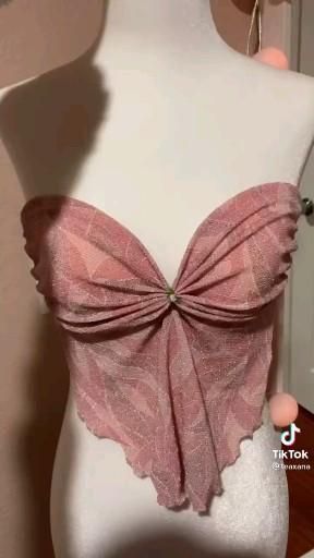 Thrift Flip Ideas, Colorful Hairstyles, Upcycle Clothes Diy, Diy Tops, Diy Vetement, Diy Clothes Design, Diy Fashion Clothing, Wardrobe Tips, Outfits Chic