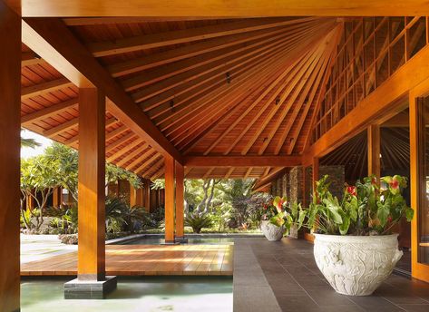 Exotic retreat with astonishing features on the Kona Coast Hawaiian Architecture, Tropical Patio, Foyer Entrance, Tropical Architecture, Modern Beach House, Chinese Architecture, Tropical Design, Tropical Houses, Outdoor Wood