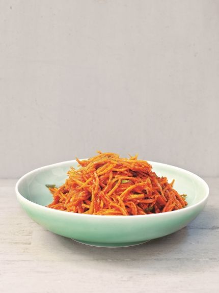 Carrot kimchi - Jamie Oliver Fermented Carrots, Easy Pickle, Carrots Side Dish, Sbs Food, Kimchi Recipe, Jamie Oliver Recipes, Gluten Free Cooking, Jamie Oliver, Fermented Foods