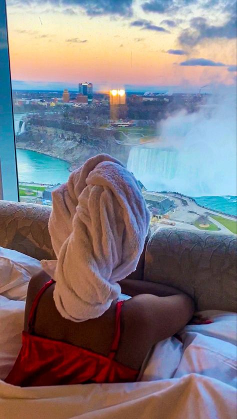 Niagra Falls Photoshoot Ideas, Niagara Falls Hotels, Vacay Ideas, Niagara Falls New York, Canada Pictures, Canada Vacation, Ontario Travel, Insta Poses, Niagara Region