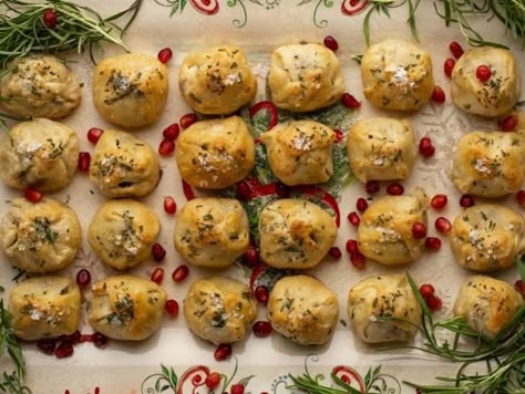 Get Festive Baked Brie Bites Recipe from Food Network Baked Brie Bites, Ree Drummond Recipes, Brie Bites, Holiday Appetizers Recipes, Cranberry Cheese, Crescent Dough, Pioneer Woman Recipes, Brie Cheese, Baked Brie