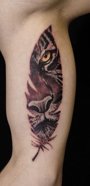 Plume Tattoo, Eagle Feather Tattoos, Feather Tattoo Arm, Arm Tattoos For Men, Tiger Eyes Tattoo, Feather Tattoo Meaning, Tattoo Me, Tiger Tattoo Design, Armband Tattoo Design