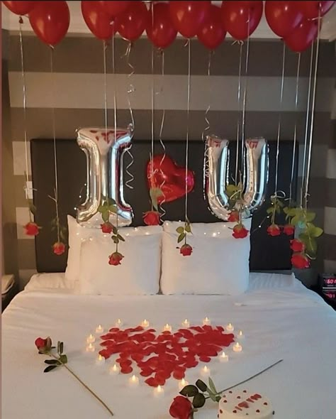 Room Ideas Valentines Day, Room Decor Bedroom Romantic, Anniversary Bedroom Surprise, Wedding Night Room Aesthetic, Romantic Hotel Ideas For Your Boyfriend, Surprise Bedroom Romantic, Valentines Day Decorations For Girlfriend, Room Decor Surprise For Him, Room Decor Anniversary Surprise