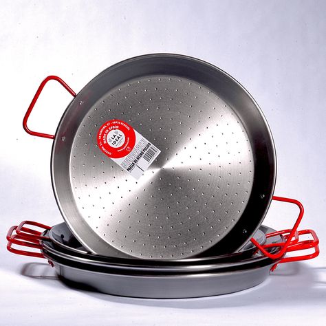 How to Choose the Perfect Paella Pan - Spain on a Fork Traditional Paella, Carbon Steel Pan, Paella Pans, Carbon Steel Wok, Paella Pan, Seafood Paella, Paella Recipe, Barbeque Grill, Bridal Shower Food