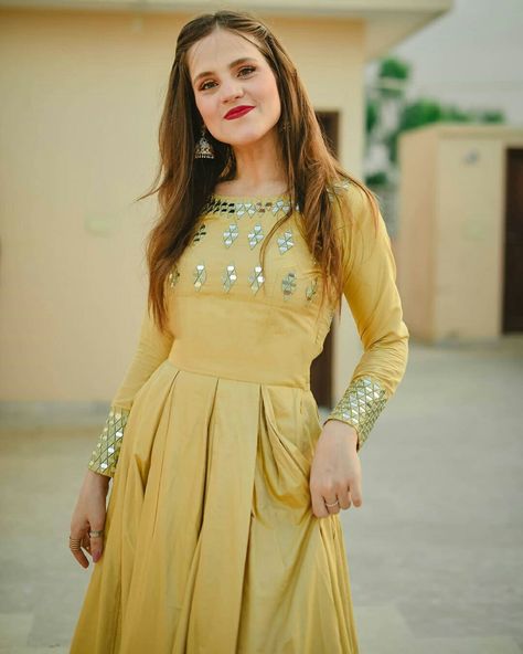 Dress Designs For Stitching, Silk Kurti Designs, Mirror Work Blouse Design, Dress Patterns Diy, Simple Saree Designs, Simple Kurta Designs, Designer Kurti Patterns, Kurti Designs Latest, Kurti Embroidery Design