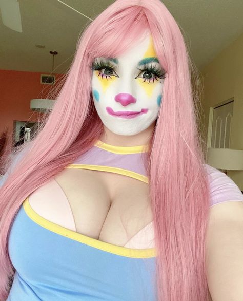 Clown Costume Women, Girl Anatomy, Female Clown, Anatomy Models, Cute Clown, Hot Women Dress, Seductive Clothes, Clown Makeup, Curvy Women Jeans