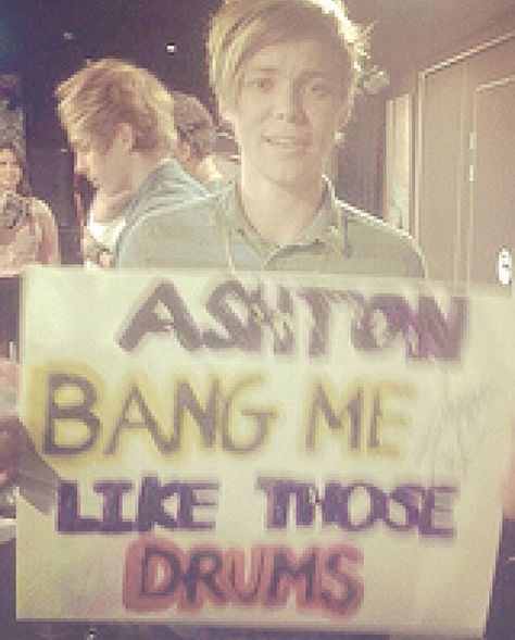 Concert Signs, 5sos Funny, 5sos Memes, 5sos Pictures, Ashton Irwin, Five Seconds Of Summer, Baby Turtles, 1d And 5sos, Luke Hemmings