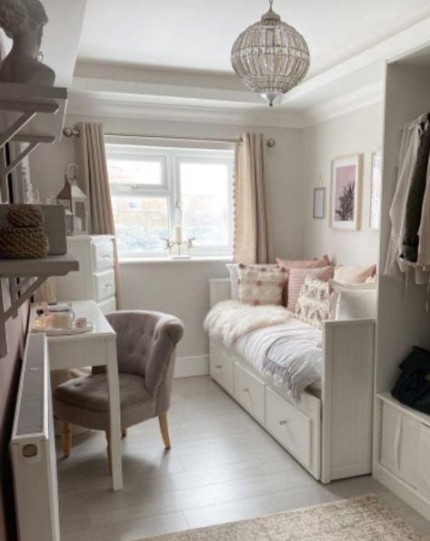 Box Room Bedroom Ideas, Boho Bedroom Aesthetic, Guest Bedroom Home Office, Daybed Room, Small Guest Bedroom, Guest Bedroom Decor, Ikea Bed, Home Office Bedroom, Redecorate Bedroom