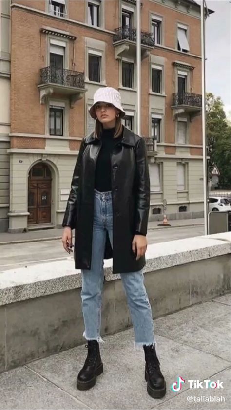 Black Leather Coat Outfit Winter, Flannel Shacket Outfit Women, Timberland Outfits Women, All Jeans, Young Fashion, 가을 패션, Outfit Inspo Fall, Classic Outfits, Lookbook Outfits