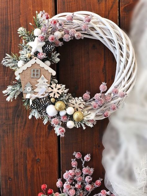 Dekoratívne Vence, Door Wreaths Diy, Handmade Christmas Crafts, Christmas Centerpieces Diy, White Wreath, Christmas Door Wreaths, Patrick Star, Xmas Wreaths, Christmas Swags