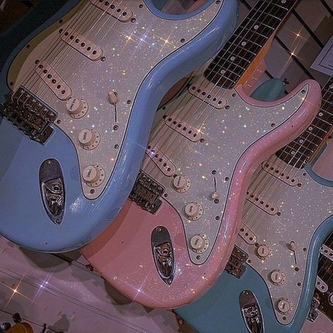 Keytar Aesthetic, Glittery Aesthetic, Wallpaper Musik, Sparkly Aesthetic, Aesthetic Sparkle, Glitter Aesthetic, Lover Aesthetic, Rock Aesthetic, Jem And The Holograms