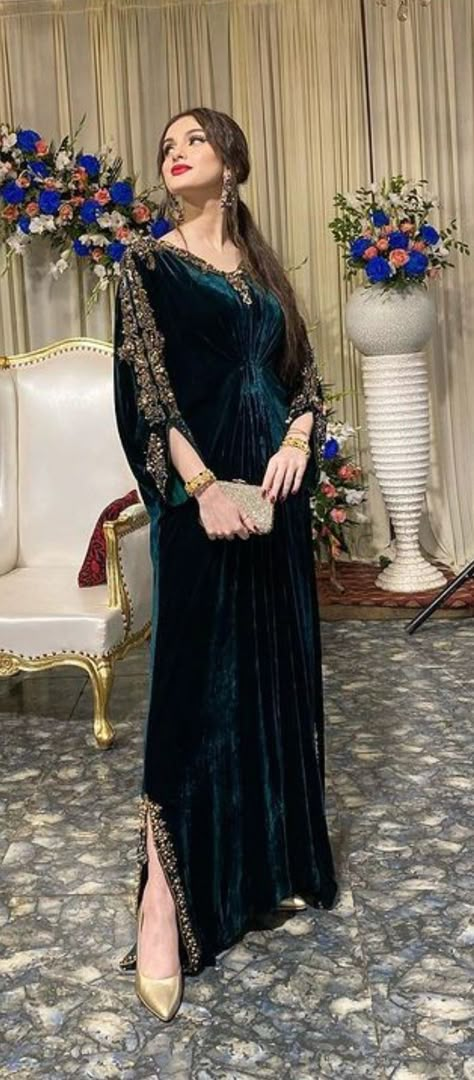 Velvet Pakistani Dress Party Wear, Velvet Pakistani Dress, Dress Party Wear, Velvet Dress Designs, Bridal Dresses Pakistan, Pakistani Fancy Dresses, Pakistani Fashion Party Wear, Beautiful Pakistani Dresses, Fancy Dresses Long