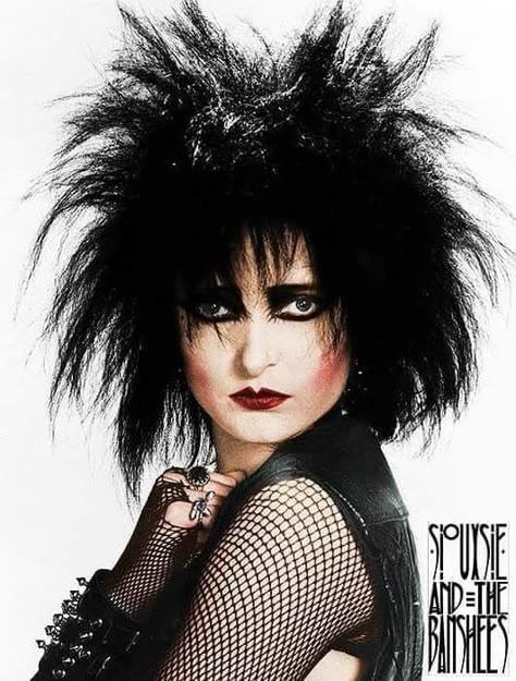 Siouxsie Sioux 80s, Lana Hot, 80s Hairstyles, Siouxsie And The Banshees, Goth Outfit Ideas, 80s Goth, Siouxsie Sioux, Classic Punk, Goth Bands