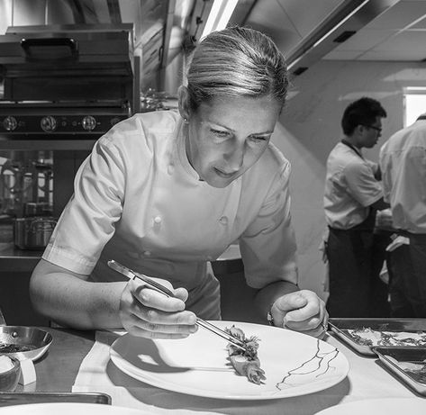 What To Do This Weekend 19.12.20 Clare Smyth, Michelin Chef, Michelin Man, Michelin Star Chef, Star Chef, Michelin Guide, Michelin Star Restaurant, Sustainable Food, Fine Dining Restaurant