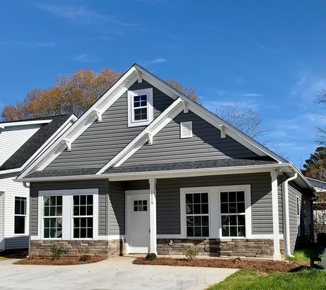 Stonecrest (gray) Vinyl Siding with white trim Grey Siding House, Exterior Vinyl Siding Colors, Outdoor House Colors, Grey Vinyl Siding, Vinyl Siding House, Vinyl Exterior Siding, Vinyl Siding Colors, Exterior Siding Colors, Outside House Colors