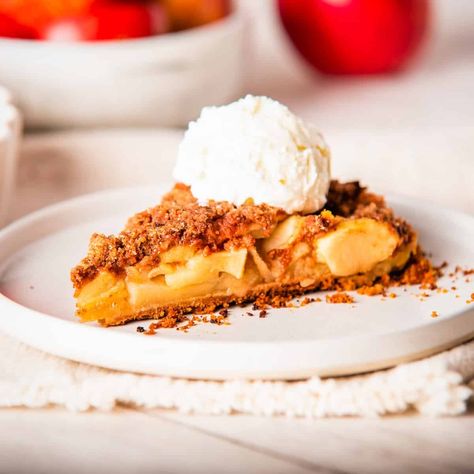 Apple Pie with Graham Cracker Crust Cobbler With Bisquick, Italian Cream Cake Recipe, Pumpkin Streusel Muffins, Apple Cobbler Recipe, Mini Caramel Apples, Pumpkin Banana Bread, No Bake Pumpkin Cheesecake, Graham Cracker Crust Pie, Carrot Cake Cookies