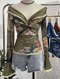 Unique Tops Designs, Rainforest Inspired Fashion, Pretty Festival Outfits, Upcycle Long Sleeve Shirt, Unique Fashion Pieces, Earthy Tops, Esoteric Clothes, Risky Outfits, Outfits Cute Aesthetic