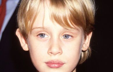 Macaulay Culkin Macaulay Culkin Home Alone, Michael Alig, Coconut Oil Coffee, Kevin Mccallister, Macaulay Culkin, Brenda Song, Boys Long Hairstyles, American Children, Blonde Boys