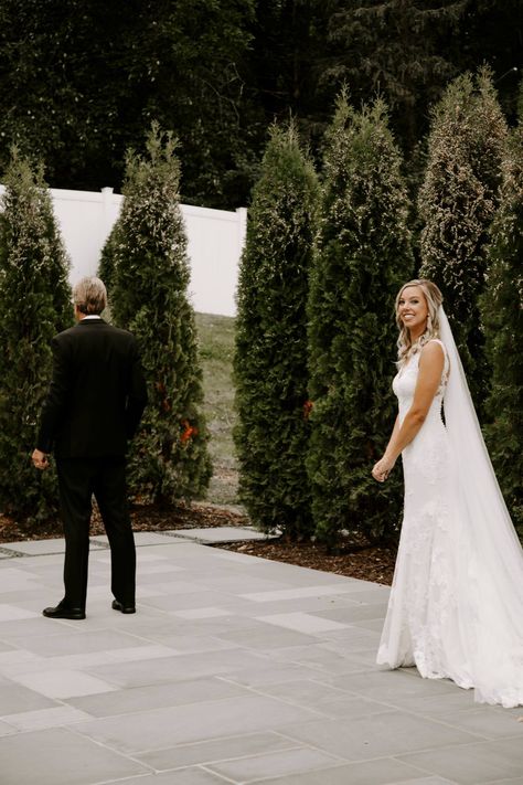 Bride First Look, Hutton House, Bride And Father, Father Picture, Bride Wedding Photos, Bridal Party Poses, Emotional Wedding Photography, Father Photo, Bride Pictures