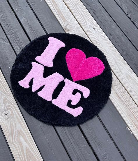 I  ME rug 24L x 25w  Message about other colors for this rug/customs Tufted Rug Design Ideas, Custom Rugs Design, Y2k Rug, Rug Tufting Ideas, Text Rugs, I Heart Me, Tufting Ideas, Gem Tattoo, Funky Rugs