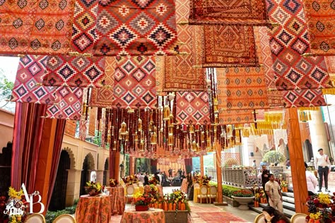 The ceiling comes alive with Moroccan lamps, their light dancing off richly patterned carpets and prints. Florals add a touch of softness and color, enhancing the souk-like atmosphere and transporting you to the bustling streets of Marrakech. “Moroccan Souk” For Ayush & Ria Decor :- @abhinavbhagatevents Planning :- @balajeeeventz Venue :- @theleelapalacenewdelhi Photography & Videography :- @parindaprakashphotography Rentals :- @houseoffurniture97 #morrocon souk #carnival #weddingdeco... Small Wedding Decor, Moroccan Lamps, Casting A Spell, Moroccan Theme, Mandap Decor, Moroccan Lamp, Traditional Wedding Decor, Event Design Inspiration, Wedding Activities