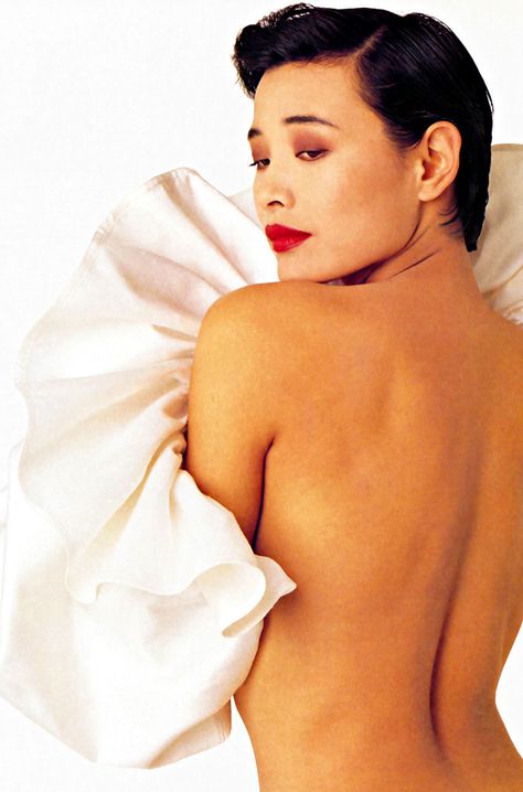 Joan Chen photographed by Firooz Zahedi, 1990 Joan Chen, Twin Peaks Girls, Asian Makeup Looks, Aspiring Writer, Asian Celebrities, Twin Peaks, Asian Makeup, Hottest Celebrities, Beauty Women